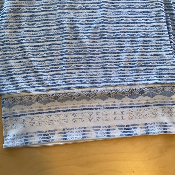 Chico’s, Size 1, blousy sleeved top, beautiful blue Aztec inspired design - Picture 6 of 8